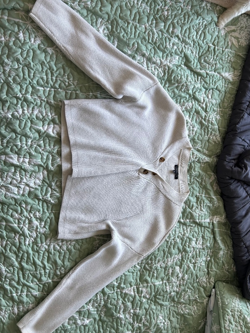 kendall & kylie white/cream cropped sweater